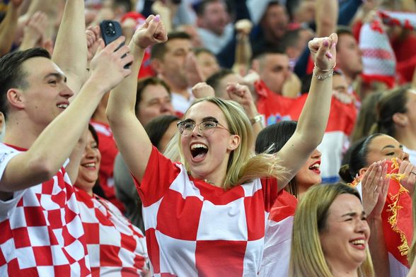 Navijačica na utakmici hrvatske rukometne reprezentacije