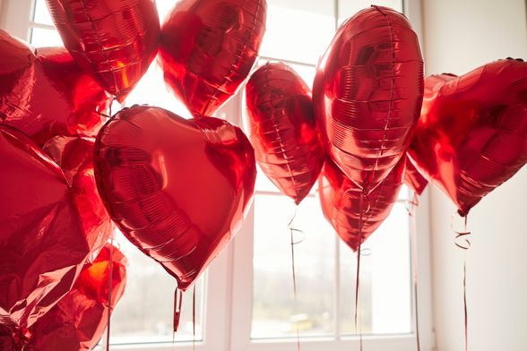 Crveni baloni u obliku srca