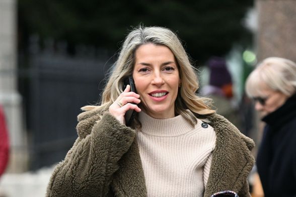 Zagrebačko izdanje u minici i čipkastim hulahopkama