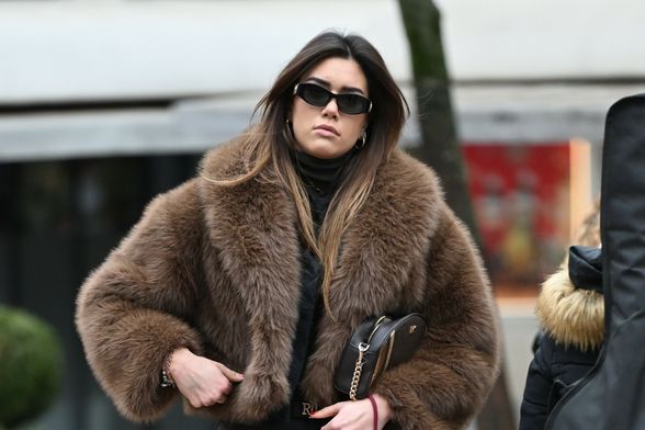 Ljepotica iz Zagreba u nekad popularnim tenisicama