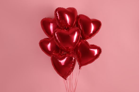 Crveni baloni u obliku srca