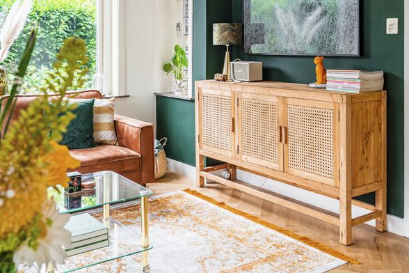 Zid duboko smaragdno zelene boje