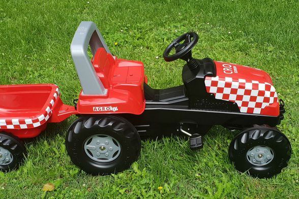 Dječji traktorčić s natpisom CRO EDITION