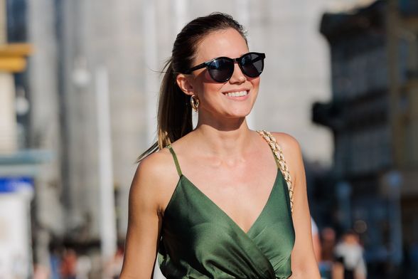 Zagrebačko street style izdanje u zelenoj haljini s placa