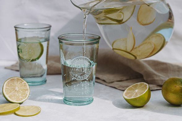 Voda s ledom i limetom