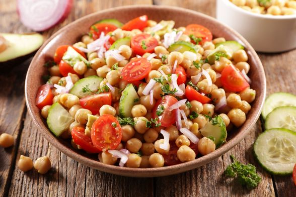 Salata od slanutka i avokada ukusna je i brzo gotova