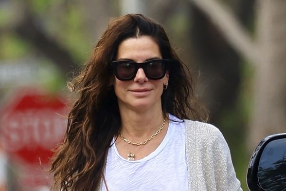 Sandra Bullock u čupavim natikačama marke Birkenstock - 5