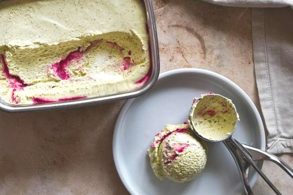 Sladoled od pistacije i maline