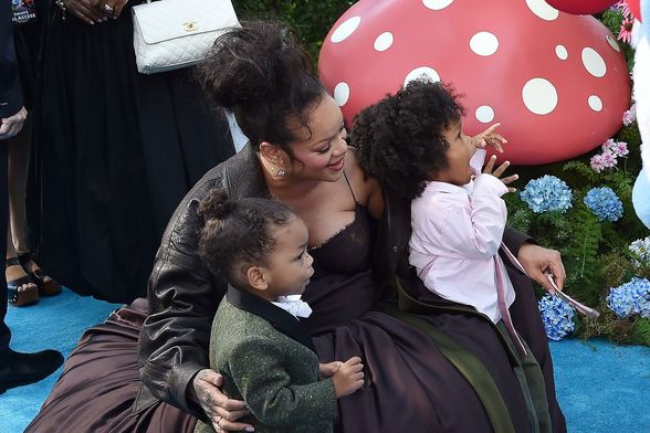 Rihanna i sinovi