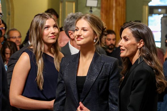 Kraljica Letizia i kćeri na dodjeli nagrada