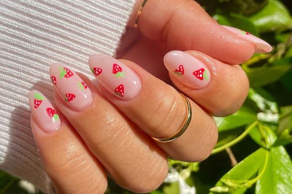 Nokti s motivom jagode