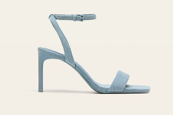 Stradivarius, snižene s 25,99 na 15,99 eura