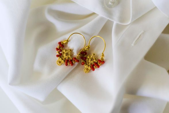 Kao nenametljivi odraz naše osobnosti, tradicionalni nakit pruža nam mnogo više od estetske ljepote