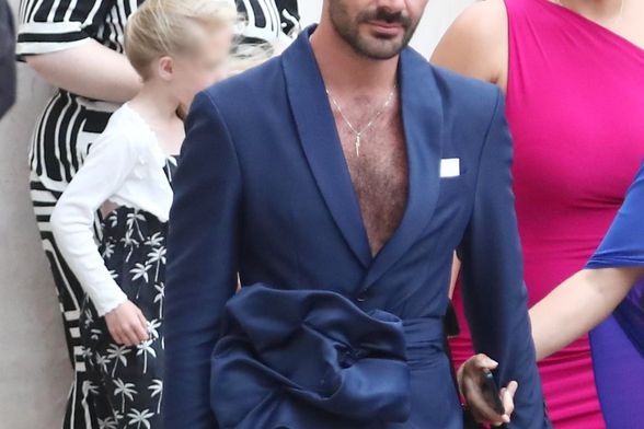 Gost na vjenčanju Stewartova sina u efektnom odijelu