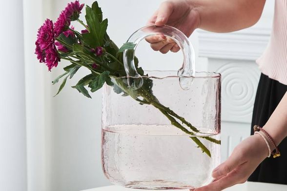 Vaza u obliku torbice