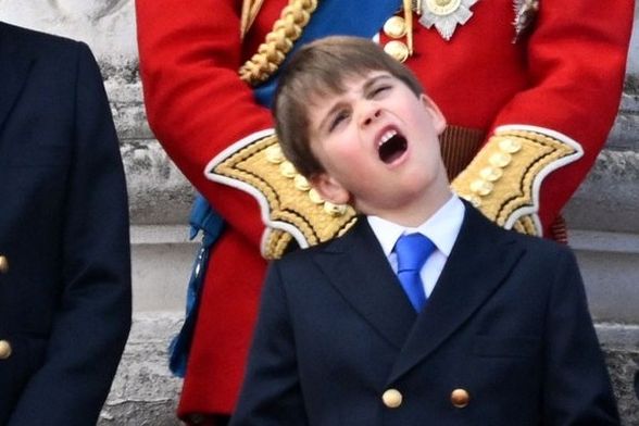 Princ Louis na balkonu Buckinghamske palače - 1