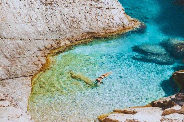 Uvala Pritišćina na Visu