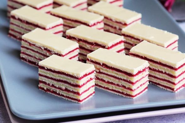 Rozen kocke s višnjama i kokosom