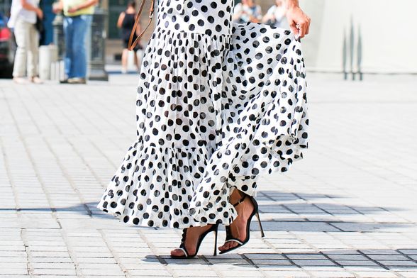 Haljine su omiljeni odabir za odlazak na ljetna vjenčanja