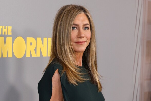 Jennifer Aniston u tamnozelenoj haljini