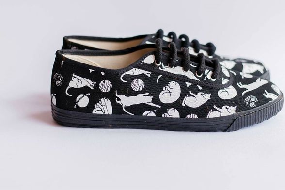 Sugar Ants oslikao tenisice Startas koje pozivaju na udomljavanje životinja - 1