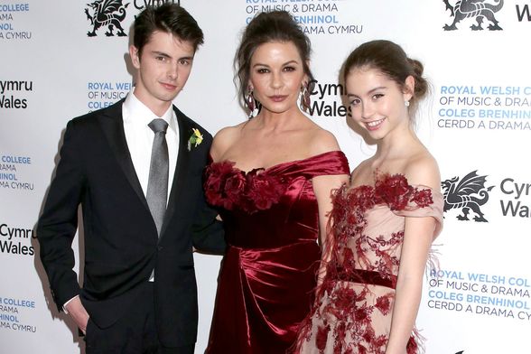 Catherine Zeta-Jones s kćeri Carys i sinom Dylanom - 4