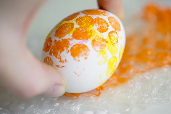 Pisanice ukrašene pucketavom folijom