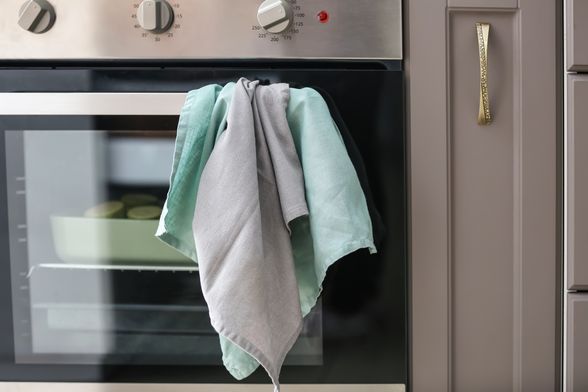 Kuhinjskoj krpi nije mjesto na vratima pećnice