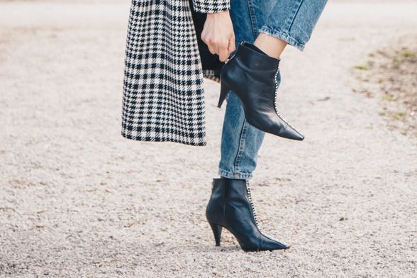 Crne gležnjače s visokom potpeticom sjajan su izbor za posao, ali i svečanije prilike