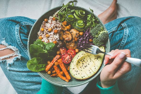 Na pola tanjura stavite povrće s niskim udjelom škrobi