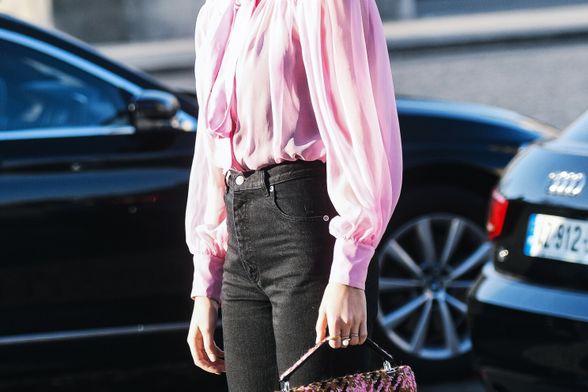 Ružičaste bluze i traperice savršen su par