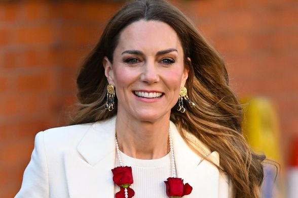 Catherine Middleton sa Sezane naušnicama Dina 2026. - 4