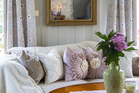 Drvena zidna obloga prostoru daje osjećaj dubine i elegancije