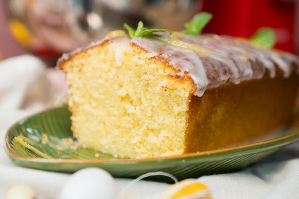 Mirisni Uskrs: Elegantni limun kolač s glazurom