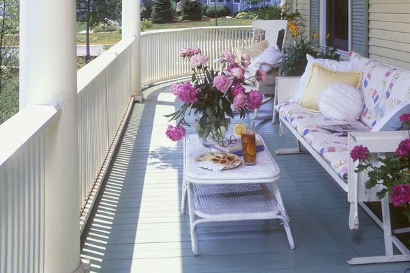 Kuća s lijepo uređenom verandom - 1