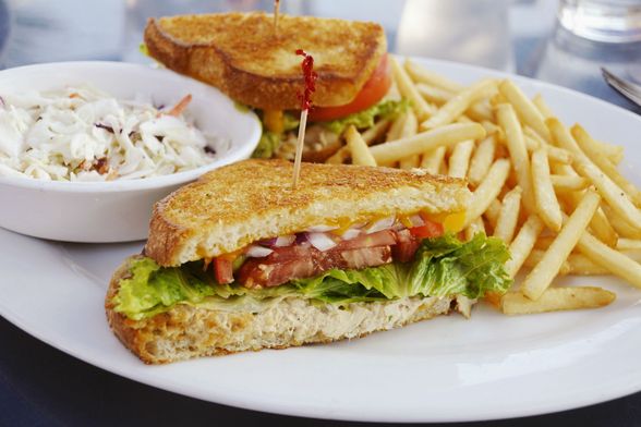 Sočan sendvič i prženi krumpirići vrlo su ukusna, ali teška hrana koja može utjecati na probavu