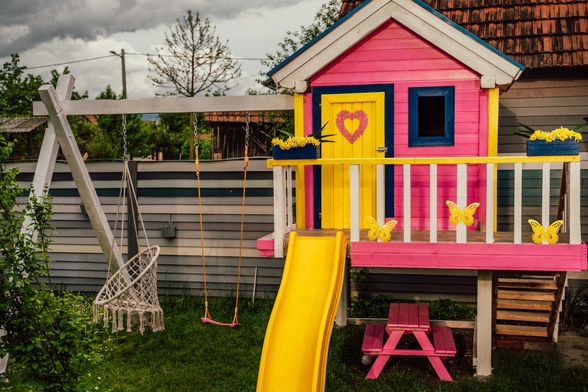 Tata Bojan iz Strmca Podravskog i njegov otac svojoj kćerkici i unučici Maris izradili su najslađu dvorišnu kućicu s terasom - 8