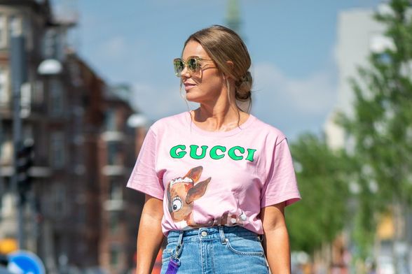 T-shirt u street style kombinacijama - 1