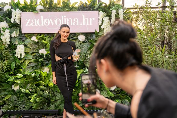 Zadovoljna slavi 15. rođendan - 29