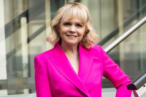 Tatjana Cameron Tajči u ružičastom odijelu Ivana Friščića u Malmöu - 4