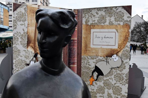 Bista hrvatske spisateljice Ivane Brlić-Mažuranić na Korzu u Slavonskom Brodu