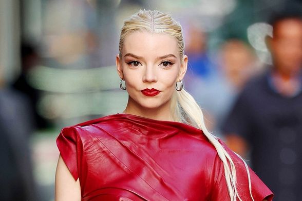 Anya Taylor-Joy u Muglerovoj mini haljini u New Yorku - 6