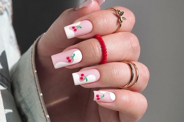 Nokti s motivom trešnje