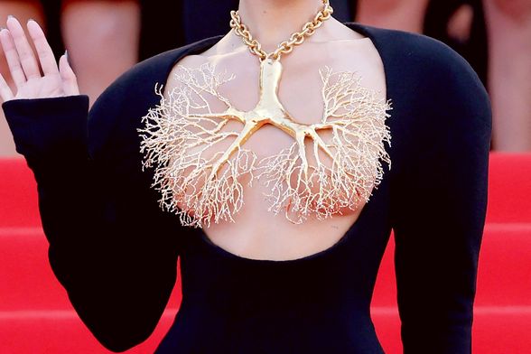 Bella Hadid u Cannesu 2021.