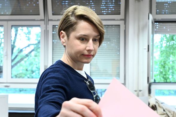 Iva Mertić Tomašević u tenisicama i širokim hlačama na lokalnim izborima - 5