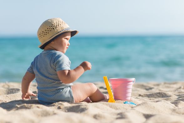 Što sve ponijeti na prvo ljetovanje s bebom?