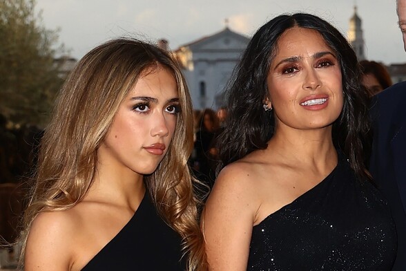 Salma Hayek na gala večeri sa suprugom i kćerima - 4