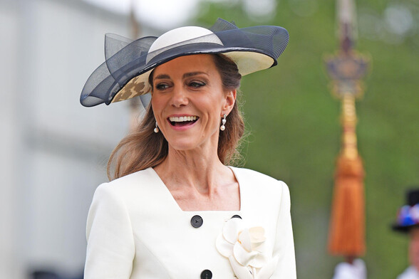 Catherine Middleton u točkastoj haljini brenda Self-Portrait - 9