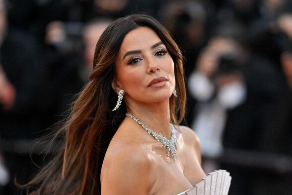 Eva Longoria u Cannesu 2026. u bijelom izdanju