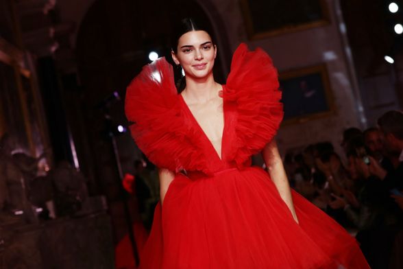 Manekenka Kendall Jenner u popularnoj haljini